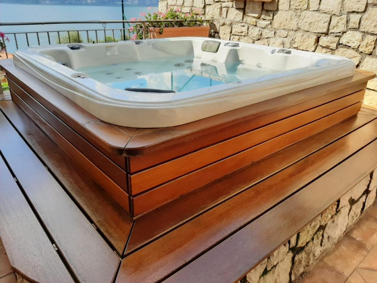 Bmp Apartment Deluxe 1 Jacuzzi Riscaldata Privata Vista Lago Di Garda เบรนโซเน ซูล การ์ดา ภายนอก รูปภาพ