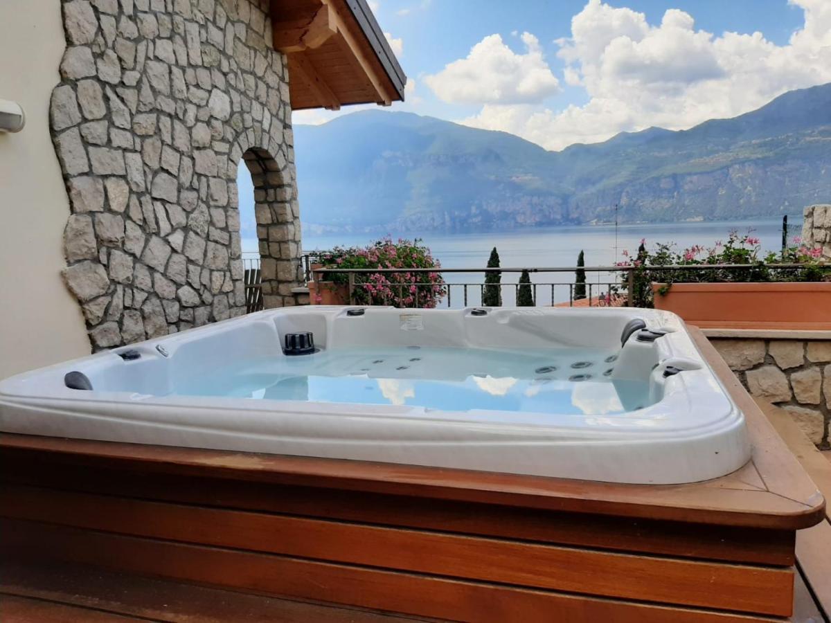 Bmp Apartment Deluxe 1 Jacuzzi Riscaldata Privata Vista Lago Di Garda เบรนโซเน ซูล การ์ดา ภายนอก รูปภาพ