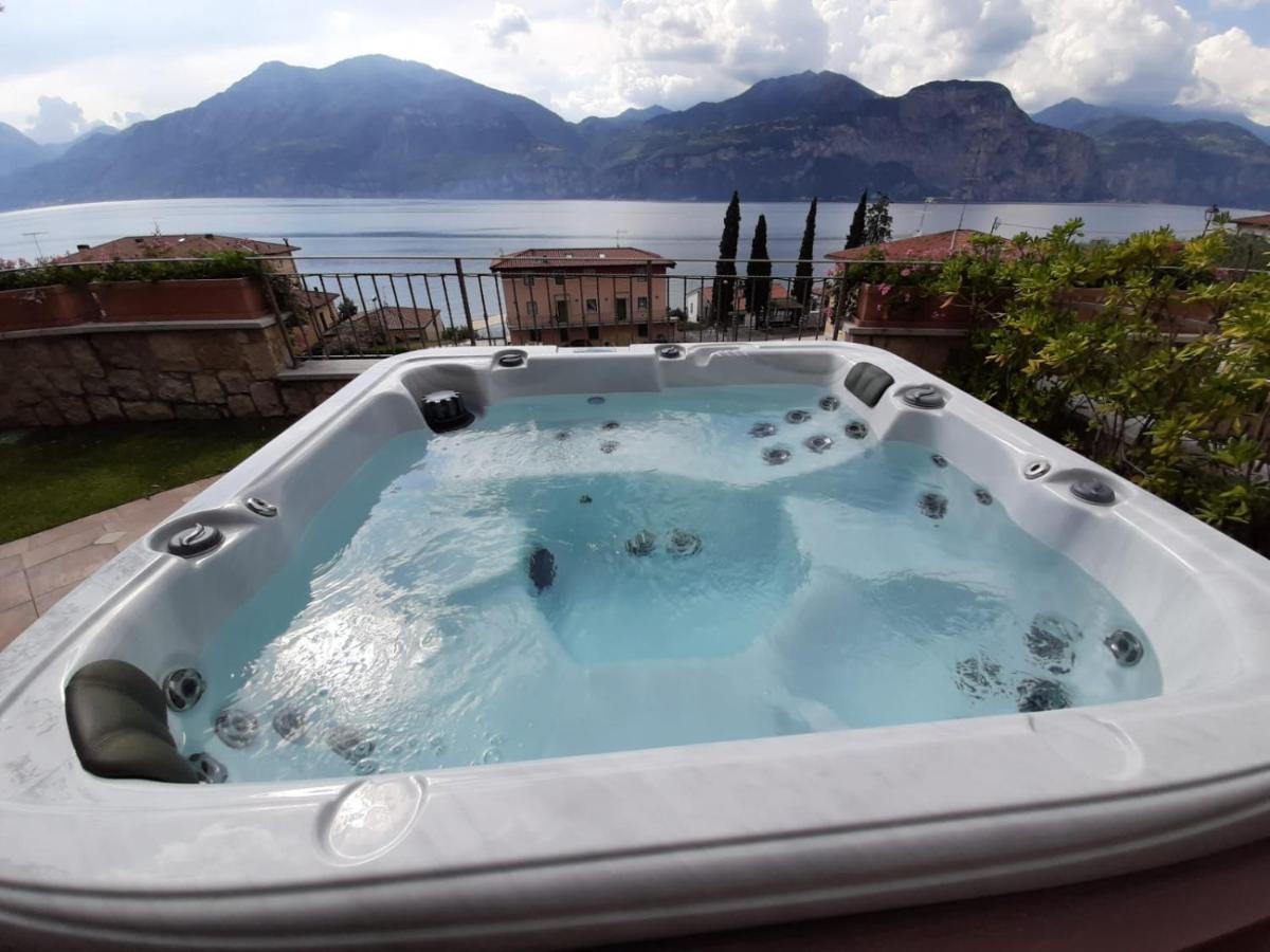 Bmp Apartment Deluxe 1 Jacuzzi Riscaldata Privata Vista Lago Di Garda เบรนโซเน ซูล การ์ดา ภายนอก รูปภาพ