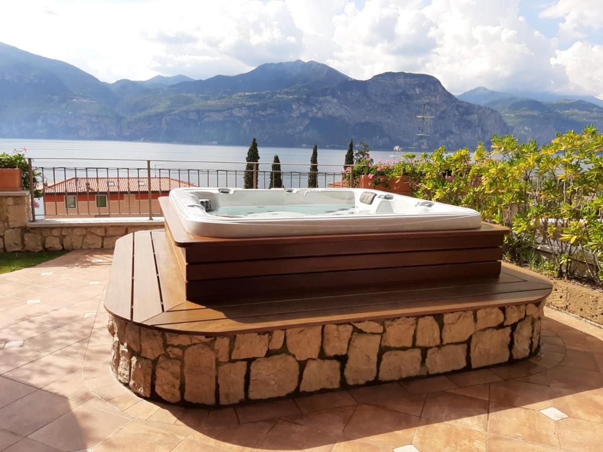 Bmp Apartment Deluxe 1 Jacuzzi Riscaldata Privata Vista Lago Di Garda เบรนโซเน ซูล การ์ดา ภายนอก รูปภาพ