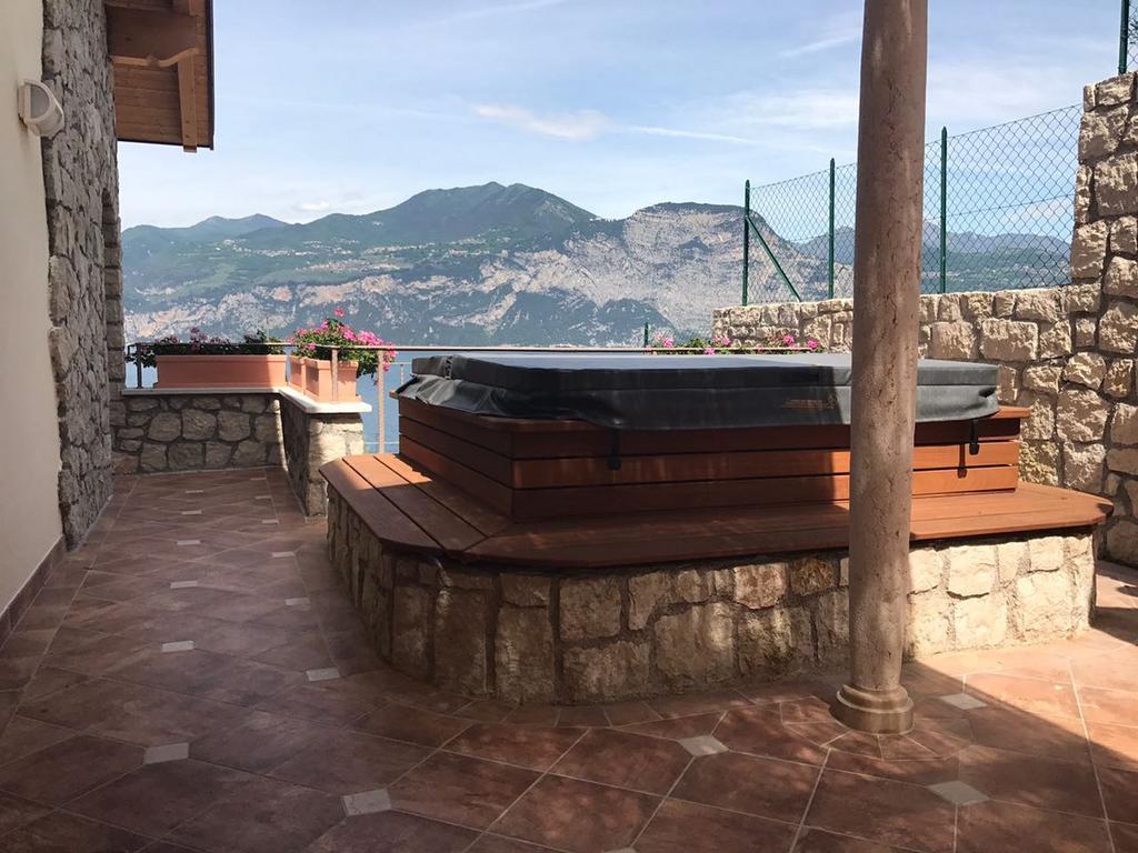 Bmp Apartment Deluxe 1 Jacuzzi Riscaldata Privata Vista Lago Di Garda เบรนโซเน ซูล การ์ดา ภายนอก รูปภาพ